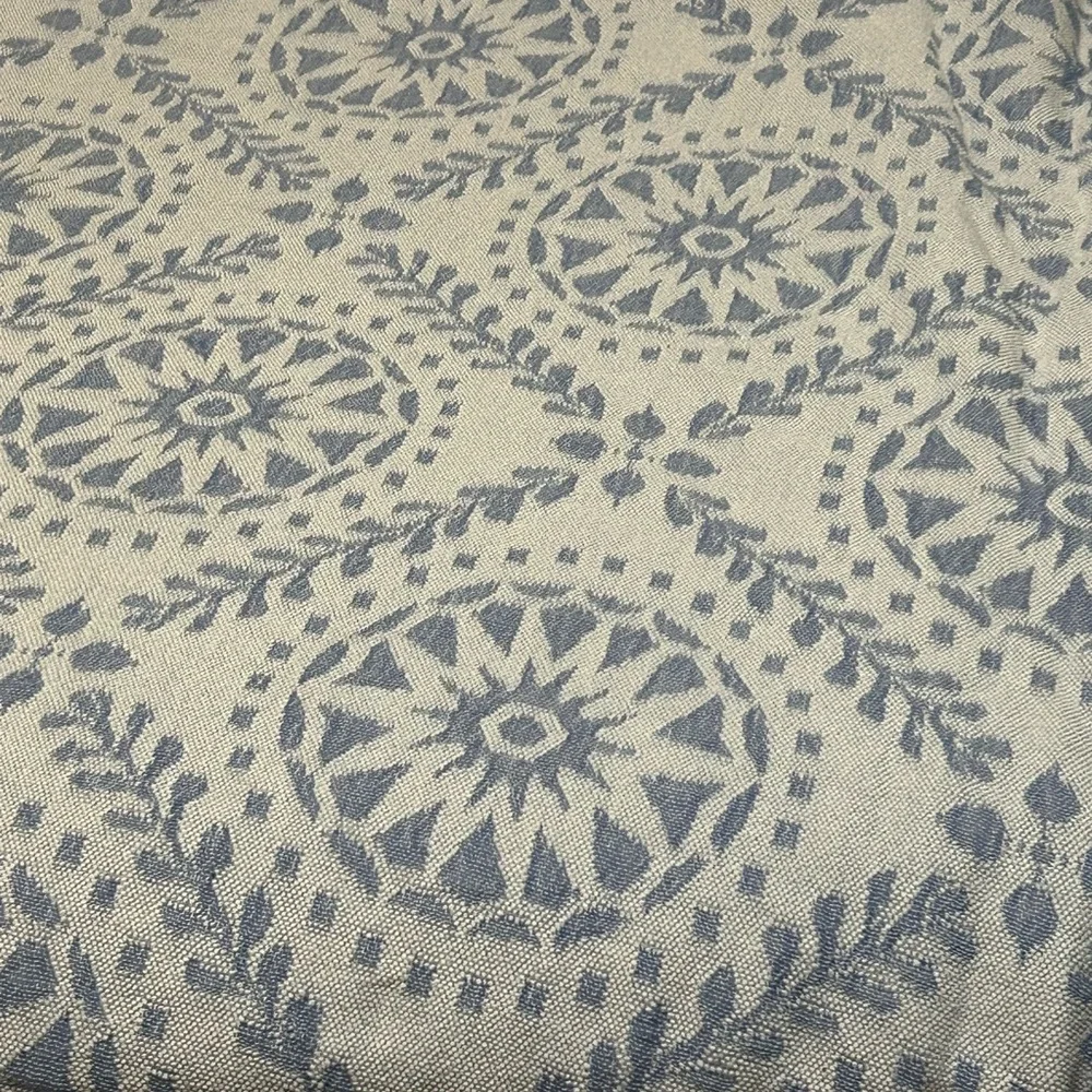 Gray and Cream Patterned Fabric - Picture 2 of 8